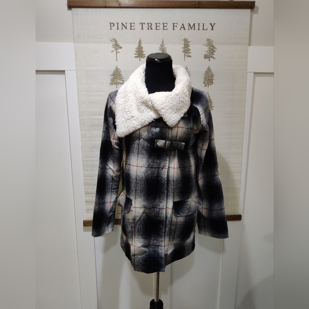 Billabong Wool Blend Plaid Cape Coat Sherpa Collar Buckle Closure -Medium